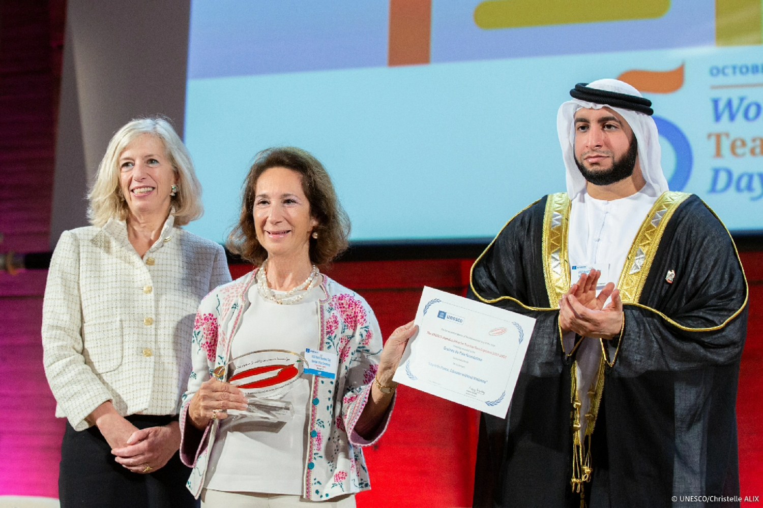 the-2022-unesco-hamdan-prize-awarded-to-graines-de-paix-foundation